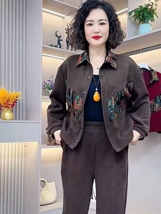 2025年秋季新款欧棉绒妈妈装拼接国风图案时尚洋气显瘦套装秋冬#点击小黄车直接购买