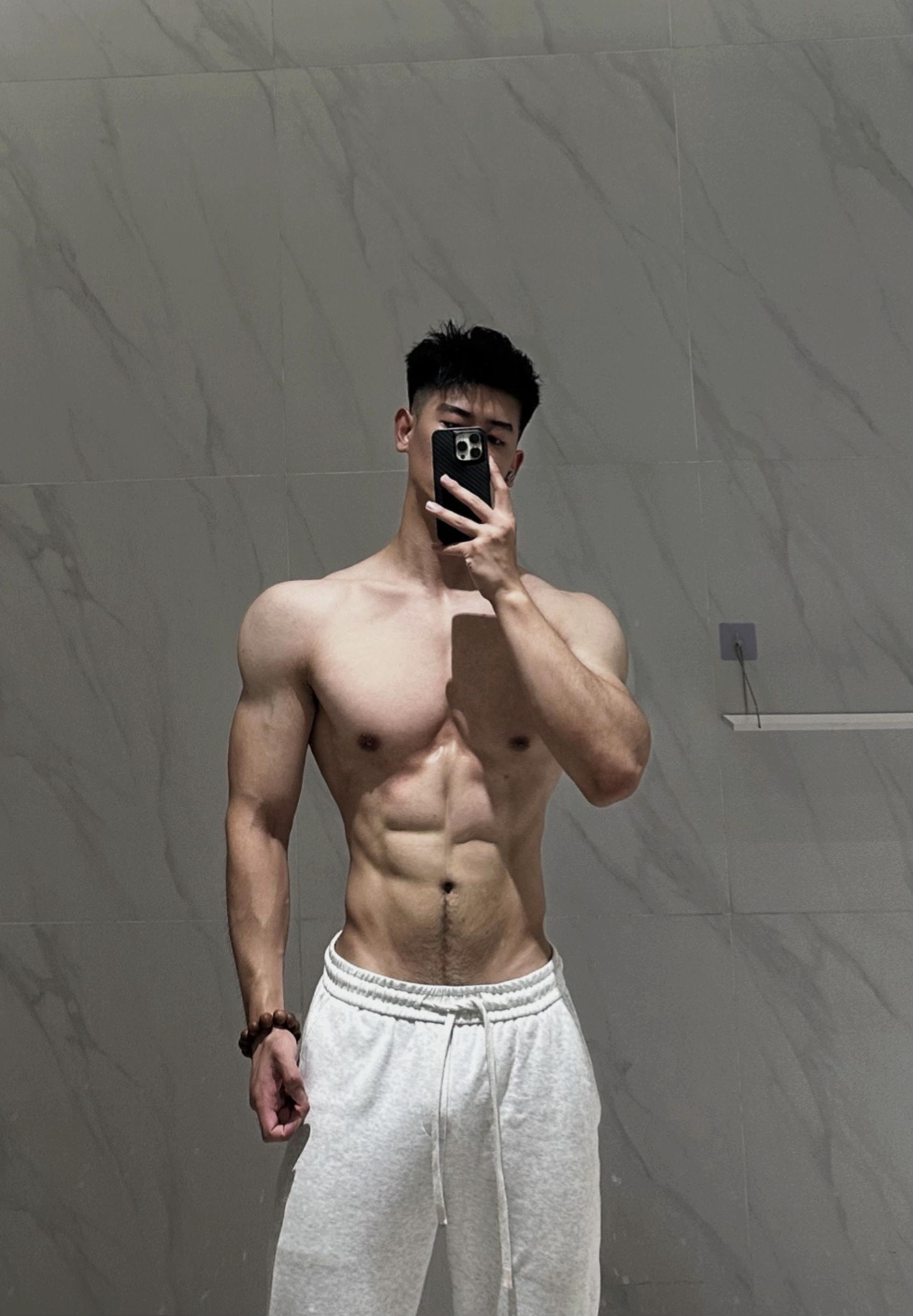 长的基础 身材就不基础 #健身 #禁欲系 #腹肌 #身材 #薄肌男孩