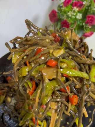 #干豆角 如果没有胃口,就试试这个农家干豆角炒腊肉,豆角吸满肉香,软糯入味,好吃又下饭#农家菜#干豆角#好吃到停不下来
