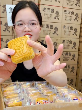 买面包,找“点心食品”! 水牛奶蛋糕20包10.9元,特别的嫩,给小朋友特别好!#枣糕#零食#点心食品#面包#蛋糕