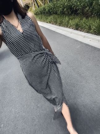 我们曾如此期盼外界的认可,到最后才知道,世界是自己的与他人无关#穿搭 #显瘦显高显腿长 #连衣裙 #夏季新品