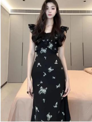 高级感法式小飞袖碎花连衣裙子女装2025新款夏季小众韩系黑色长裙#时尚穿搭女装