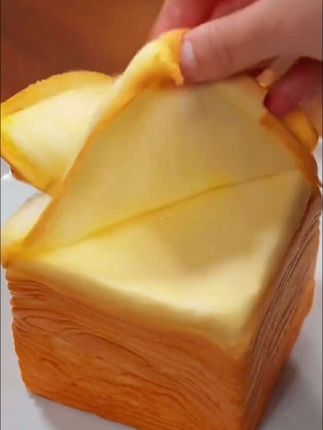 #比比赞牛乳千层吐司 这个价到手21个千层吐司面包!真的太划算了吧!软乎乎的,可以一层一层撕着吃!真的太过瘾啦!早餐来一个在配一杯牛奶,真的美味又解馋!#早餐面包 #早餐吃什么 #比比赞牛乳千层吐司