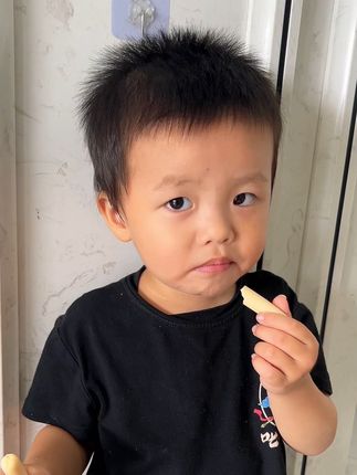 #不二宝贝 鲜虾蔬菜肠来啦!精选20%南美对虾仁,搭配60%阿拉斯加鳕鱼肉和丰富蔬菜,营养丰富,口感软嫩鲜香,独立包装,宝宝超爱吃!#不二宝贝鲜虾蔬菜肠 #宝宝爱吃 #鳕鱼肠 #宝宝零食