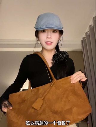 超大容量,巨能装,颜色真的很适合秋冬,拍照也很出片,真的物超所值#包包推荐 #小众设计感 #包包种草