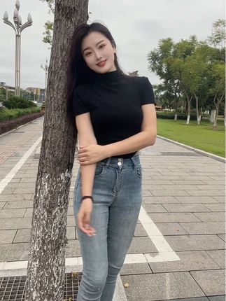 比起有人左右情绪的日子,我更喜欢无人问津的时光,安静,自在,不用周旋于别人的情绪,一个人自由中带点孤独……#早安