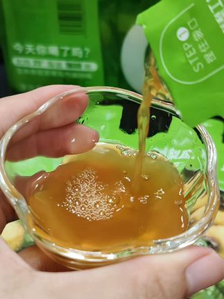喝起来酸酸甜甜,清爽又解腻,直接喝或者加冰水,都超赞#刺梨原汁#刺梨