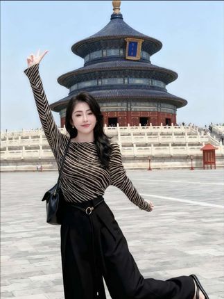 @仔仔的橱窗 #挑战把丑衣服穿出时尚感 #露腰装应该是这样被发明出来的 #秋季不露腿穿搭 #说好的随便穿穿去看秀 #这件衣服原来是这么用的