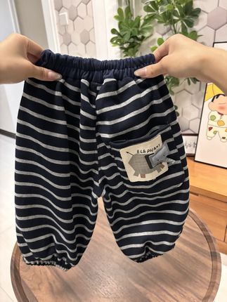 巨巨巨高品~就这种超百搭又实穿的韩系条纹休闲裤也太适合秋天了吧就随便搭配个小上衣都特好看~#高品质童装 #条纹控 #萌宝穿搭 #面料柔软舒适