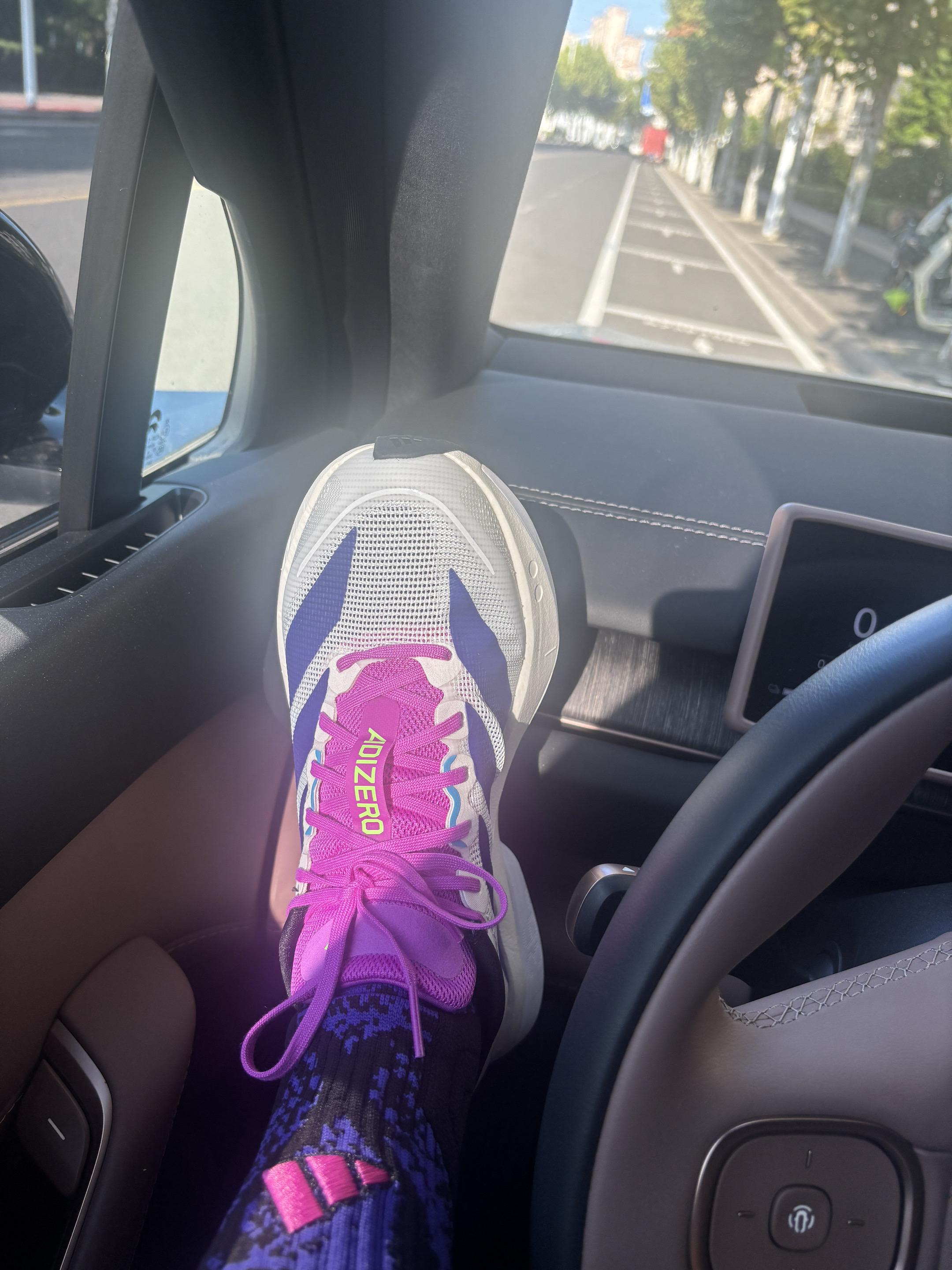 下班顺腿的有吗?#阿迪达斯波士顿13 #爱跑步的小姐姐 #哎呦喂你鞋真好看 #新鞋到了