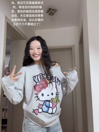 这件斜肩卫衣真的太适合微胖妹妹了好显瘦穿起来好时尚啊😍#斜肩上衣 #微胖女装 #微胖穿搭 #小个子穿搭