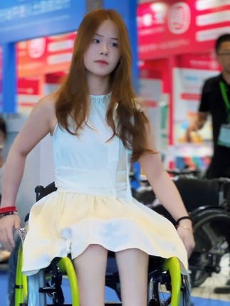 威之群碳纤维运动轮椅不仅酷炫还好看 #威之群A7 #威之群轮椅 #威之群A7