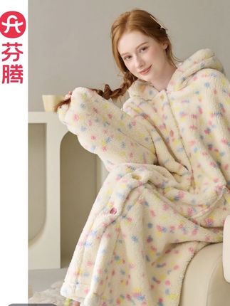 姐妹们赶紧去抢这个芬腾加绒睡衣,现在买真的太划算了!它是这种宽松版型的,穿上特别舒服,而且还是加绒加厚的,冬天穿完全不会冷,是珊瑚绒的面料,摸起来软绵绵的,超舒服。#谁懂啊!#这款颜值与保暖实力并存的睡袍#让你美到爆#家居服睡袍#@DOU+好生意