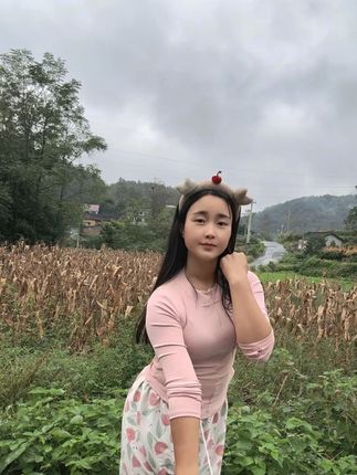 #乡村美景 #山里姑娘