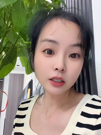 总想把所有人都照顾周到 却忘了自己也需要个拥抱 生活磨平我的棱角 岁月带走骄傲 提起梦想只剩苦笑 明明当初心比天高如今学会弯腰 只为多赚几张钞票#对口型 #单亲妈妈 #热门音乐🔥 #一部手机百变直播间