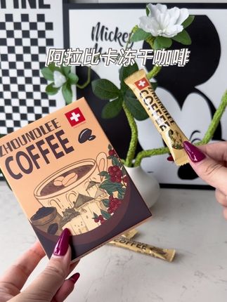 早起没精神或者运动前都可以来一杯这个黑咖啡,它的配料只有咖啡粉,而且还是采用冻干技术制作的,口感很好,冷水也能冲泡,方便快捷。喜欢喝咖啡的朋友可以试一试这个周和利的黑咖啡。#周和利咖啡 #咖啡 #周和利 #冻干咖啡