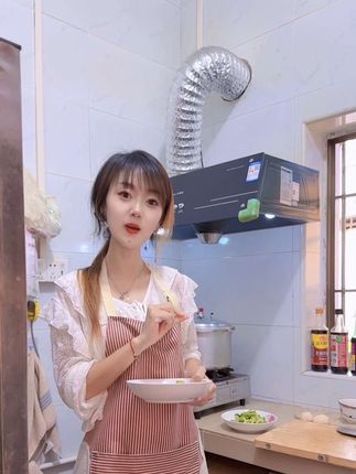 断不了的红尘,忘不了的人,敢问世人谁能断红尘 #民间小调 #会做饭的小姐姐 #回来吃饭了