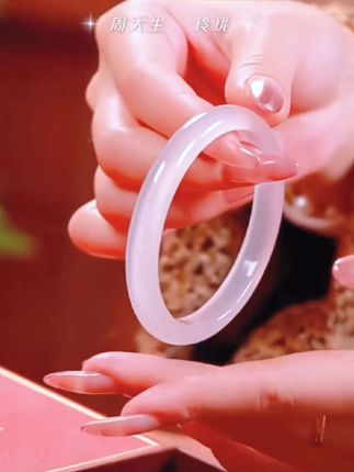 【周大生玉石旗舰店】天然玛瑙玲珑白月光手镯冰种正圈玉镯女款送礼#手镯 #玛瑙手镯 #白月光手镯 #玉镯 #珠宝首饰
