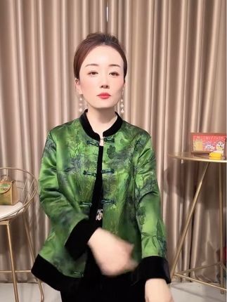 新款秋装外套,提花缎开衫#中老年服装 #婆婆妈妈装 #妈妈穿搭 #高端女装 #谁穿谁好看
