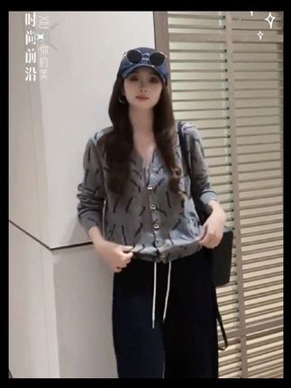#时尚减龄穿搭 #穿出自己的风格 #穿出高级感 @巨量千川
