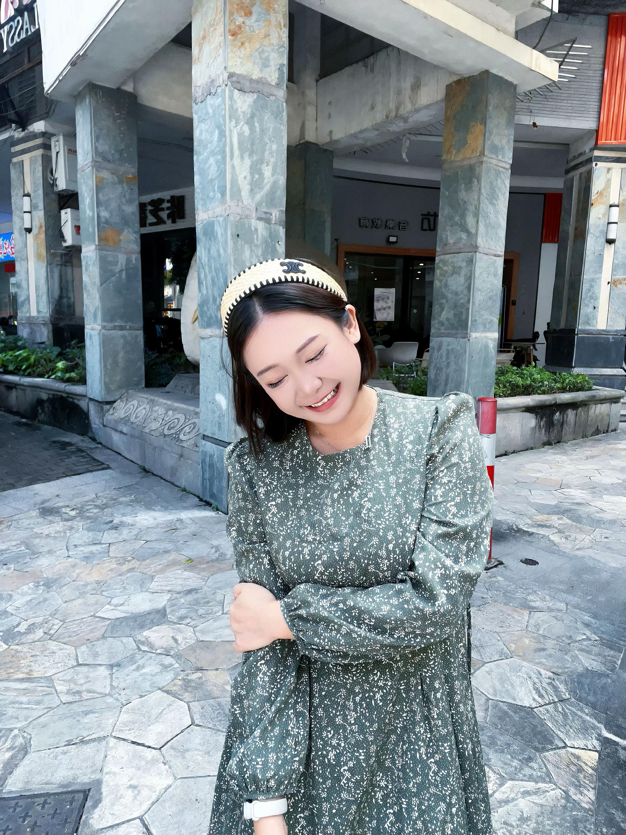对夏天的告别在秋风里画上句号 匆匆打开九月底循环起来 九月底要听九月底#每日穿搭look #日常分享