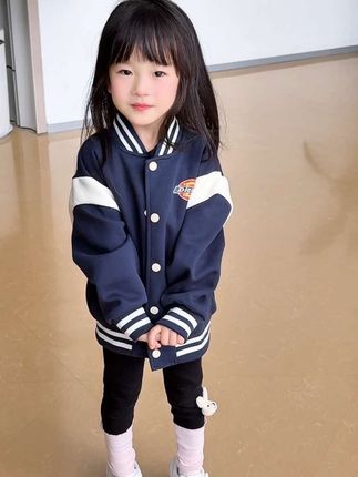我希望我的小小孩是一个勇敢的女孩子 少一些遗憾 多一些快乐 她不必爱很多人 也不必执着于被爱 不辜负每一份热情 也不必讨好每一份冷漠 三观正 明是非 懂感恩 懂得的道理比我多 看过的世界比我大我希望 她可以活成自己喜欢的样子 独立而坚强 溫暖而明亮 勇敢而自信~#我的女孩