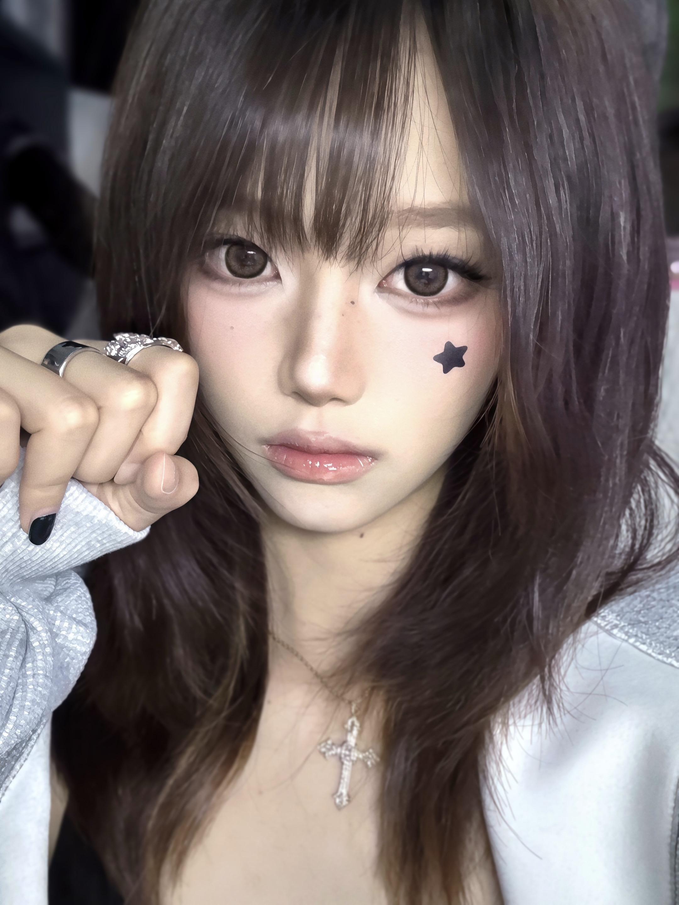 卖萌和装b都好累啊 我站在这里呼吸两下 拜托你爱上我好不好 #首尔第一深情 #inmyfeelings #创作灵感