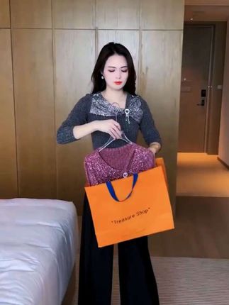 老钱风慵懒风松弛感纯欲大码女装 #秋日韩系穿搭走起 #早秋穿搭公式来了 #早秋不费力显贵穿搭 #中性风入秋穿搭灵感 #国庆穿搭这就开始预备了 @DOU+上热门 @DOU+小助手 @巨量千川 @巨量算数
