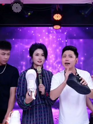 万鲨新款抗菌防臭鞋,男女同款138还质保一年#好鞋推荐 #万鲨#抗菌防臭鞋#好东西一起分享#好看又好搭@农村幺哥《7月31至8月1六周年庆》 @DOαu十小助手