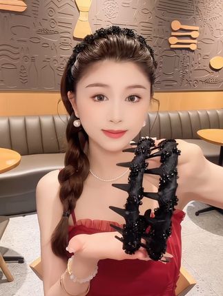 #头饰发饰 #美出高级感 #发箍 #发箍这样戴好美 #简单好看发型