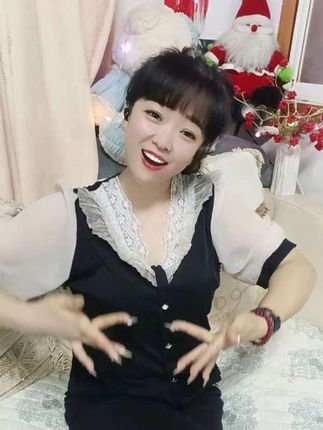 不用活得太明白,做个快乐自在的人,看待所有的人和事,惜我之我惜之。放空的心才是最好的礼物,独走的路才是最好的风景。#抖音推广 #热门 #手势舞