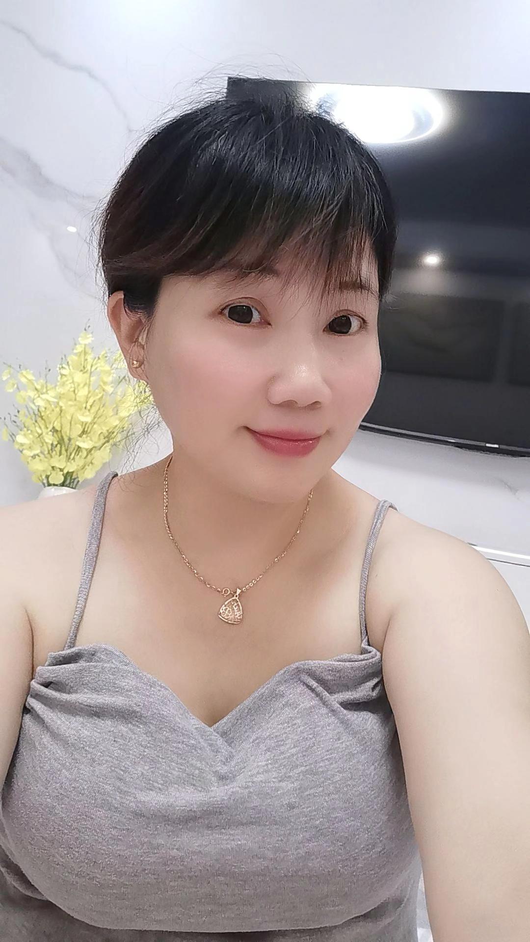 世上最好的缘,便是有个聊得来的伴,永远也不会嫌你话多,不厌其烦,一直会陪在你身边,知你冷暖,且懂你悲欢,