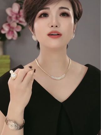 铜合金合成锆石耳饰 韩国满钻水钻耳环时尚简约百搭气质耳钉女#热门#热门音乐🔥