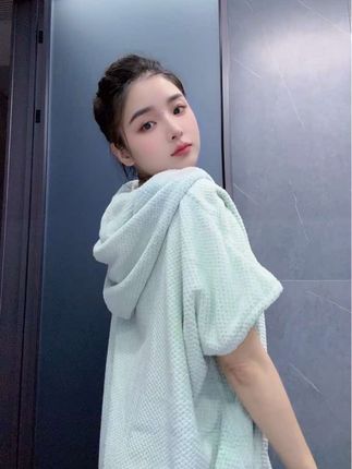姐妹们,有了这个可以直接穿在身上的浴巾,你就再也不用担心浴巾穿着穿着会掉下去了。#三利浴巾 #三利 #女生必备