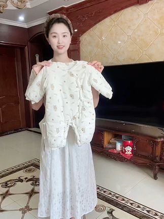 一眼就相中的加厚连体衣,现在到手价真的好给力,还是A类品质,纯棉的面料,宝宝贴肤穿也非常放心又舒服#婴幼儿服饰 #宝宝衣服 #连体衣 #面料柔软舒适 #反季特卖