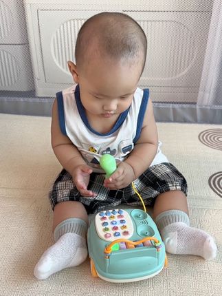对亏了娃爸买的这个电话车,娃再也不和我抢手机了,能听儿歌故事、琴音趣味绕珠,可以锻炼宝宝小手精细动作和专注力,简直是哄娃好帮手#哄娃神器 #宝宝玩具 #电话车玩具