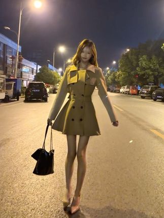 这剧情太过俗套 你的爱就像慢性毒药#中长款风衣#小千金#日常分享