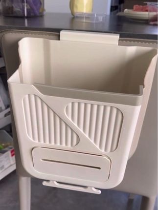 可折叠垃圾桶,再也不用为垃圾桶占地而发愁#可折叠垃圾桶 #空间整理收纳 #壁挂垃圾桶