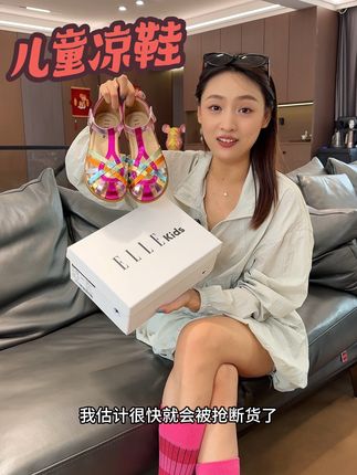 家里有小公主的,这双必须拿下,太美了吧,舒适性和颜值都有了#女童穿搭 #女童凉鞋 #高品质童装