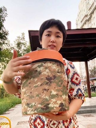 #原创视频 摘花生、摘玉米,拔草,摘金银花,捡板栗、捡核桃都能用的#农用凳 #结实耐用 #透气舒适 #跟屁墩