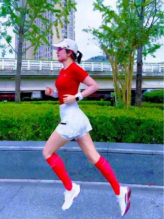 一边流汗,一边畅快,晨光之中满是热爱!#你的坚持终将美好 #自律遇见更好的自己 #大汗淋漓的感觉真好 #周末愉快 #晨跑打卡 🏃♀️