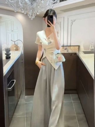 2025新中式斜襟V领收腰侧开叉设计感上衣高腰直筒阔腿裤两件套女 #女装穿搭 #新中式 #两件套女装 #穿出自己的风格 @DOU+小助手