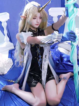 一不小心拍出300万粉丝的感觉了... #鸣潮 #卡提希雅 #芙露德莉斯 #cos #御姐