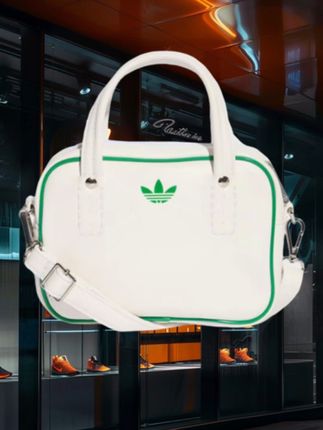 #阿迪达斯 #三叶草 #adidas ADICOLOR SB #拎包挽包 中性设计,男女都能背,时尚感直接拉满。