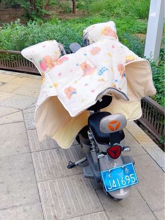 🍂天冷了,骑车怎么能少得了一款毛绒绒的挡风被呢,他给你的温暖是冬日里的一束光,快来把他带回家吧!#好物推荐🔥 #挡风被 #电动车挡风 #强烈推荐 #出门必备