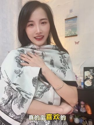 嘿嘿!入秋给自己准备的提花披肩~ 怎么披都好看呀!#披肩 #轻奢提花披肩 #精致女生必备 #出游穿搭#美式复古