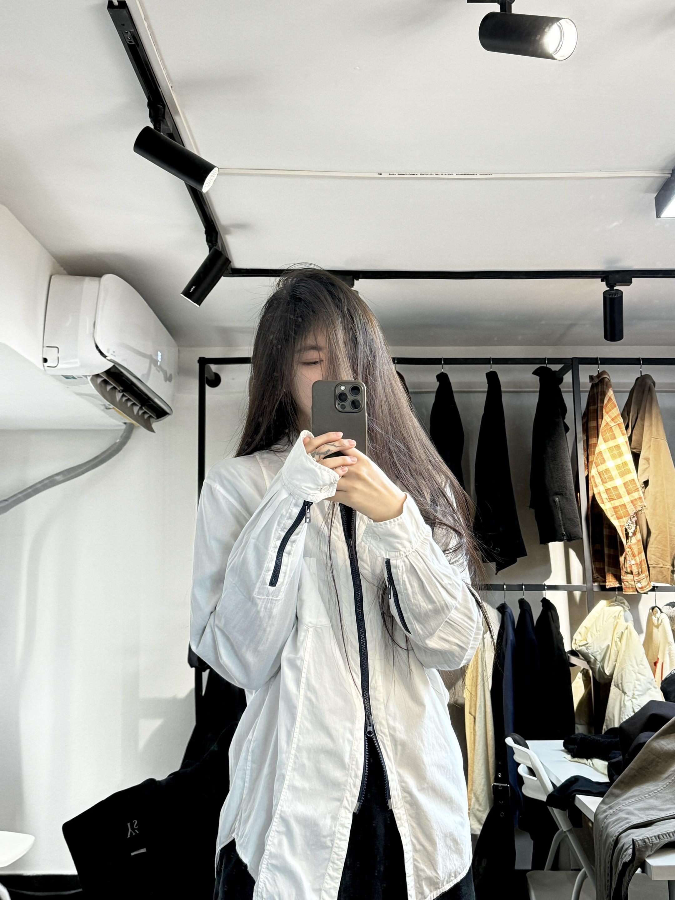 我50%的衣服都来自@饺子888 所有Archive级单品也是在这里入手 审美和选品能力毋庸置疑 这次特售千万不要错过 好价狠货从不等人 一起让美丽循环🔄#古着vintage #archive #秋季搭配 #穿搭 #每日搭配分享