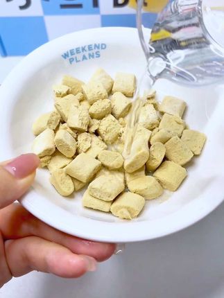 不会还有挑食怪猫咪没有尝试过爱立方小鲜砖冻干吧?妥妥的猫咪的骗水神器!#新手养猫#萌宠好物#爱立方#冻干#养猫人