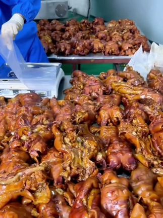 去骨全熟酱香牛蹄开袋即食新鲜现煮Q弹劲道#牛蹄 #解馋 #口感非常好 #好吃到停不下来 #味道好极了你们想吃吗
