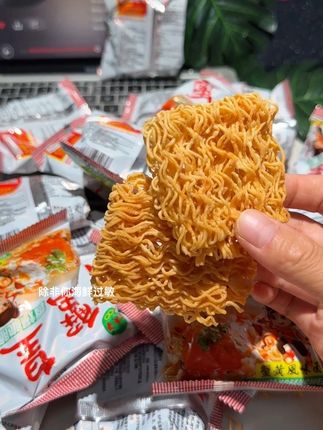 酥酥脆脆越嚼越香 #童年记忆小零食 #零食 #蟹黄面 #三太子蟹黄面